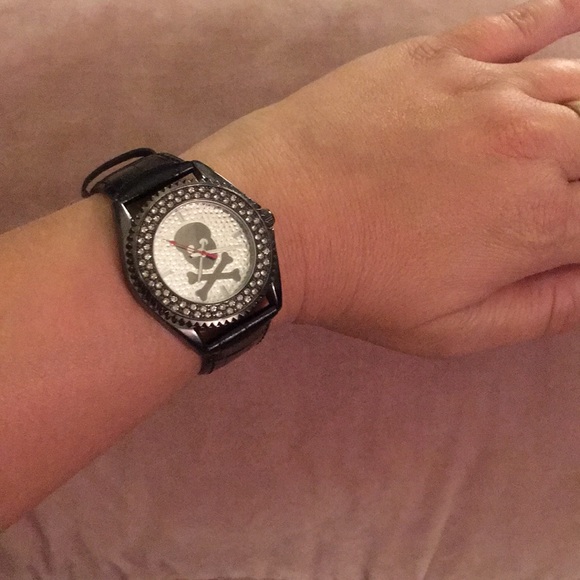 vernier Accessories - Pirate Skull and Crossbones Watch Genuine Leather
